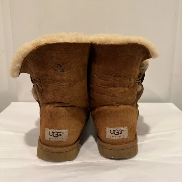 UGG Women's Bailey Button II Chestnut Boot - Picture 5 of 7